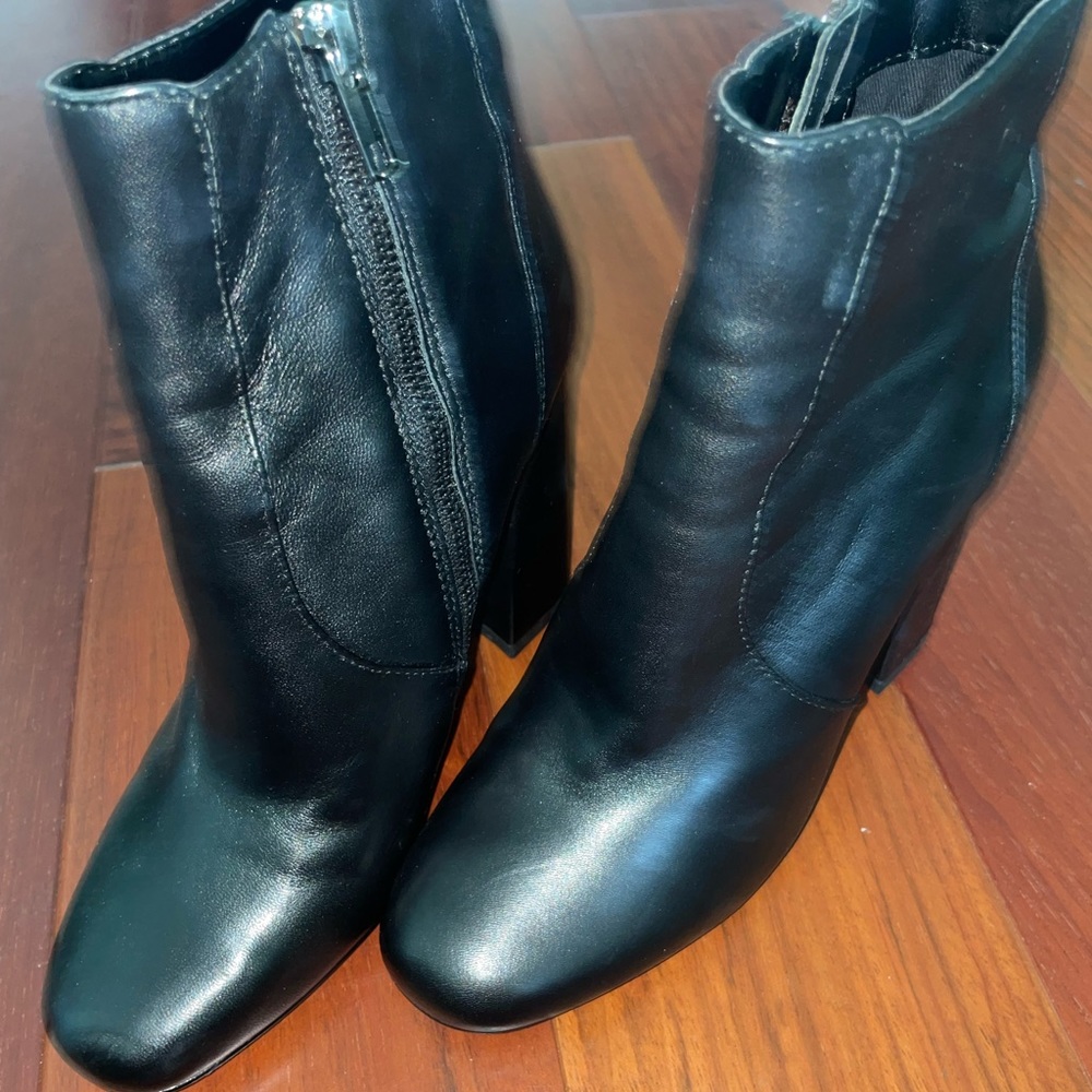 Beautiful retro block heel leather boots
